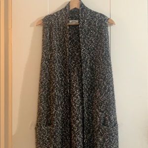 Women’s Sleeveless Sweater